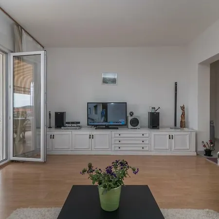 Vojin Apartment *
