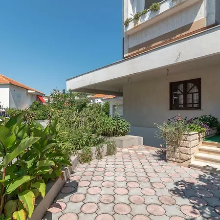 Vojin Apartment *