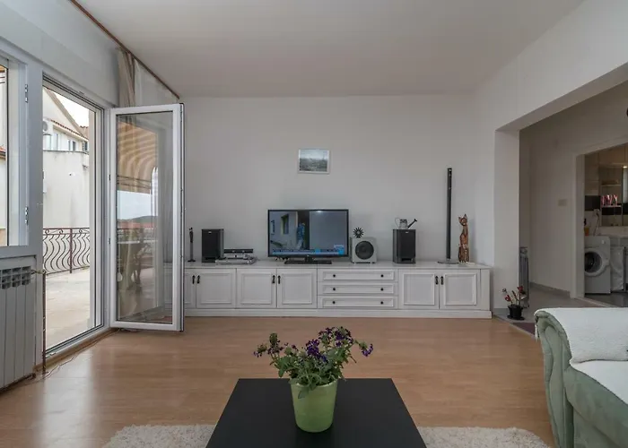 Vojin Apartment *